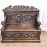 Антикварная скамья с резными маскаронами 1860-х гг. 