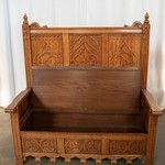 Антикварная скамья в неоготическом стиле 1920-х гг. 