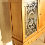 Антикварный шкаф на высоких ножках 1920-х гг. 