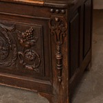 Антикварная скамья с резными розетками 1860-х гг. 