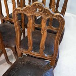 Комплект антикварных стульев с резными спинками