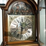 Старинные напольные часы с маркетри