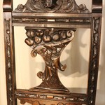 Комплект из антикварных стульев из каштана с резной спинкой 1910-х гг. 