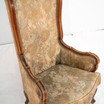 Старинное кресло с высокой спинкой