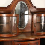 Антикварный буфет с застекленными объемами 1910-х гг. 