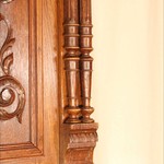 Антикварный буфет с резьбой растительного характера 1870-х гг. 