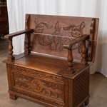 Антикварный скамья-стол с резьбой растительного характера 1900-х гг. 