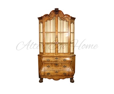 Антикварная горка фактурного ореха 1870-х гг. 