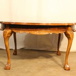 Антикварный ореховый столик с круглой столешницей 1910-х гг.