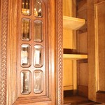 Антикварный буфет с резьбой растительного характера 1870-х гг. 