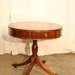 Антикварный столик в стиле Шератон 1950-х гг. 