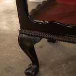 Антикварная витрина с фигурным остеклением 1840-х гг. 