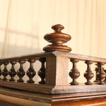 Антикварный дубовый шкаф с балюстрадой 1860-х гг. 