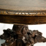 Антикварный обеденный стол со скульптурными опорами
