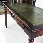 Старинный конторкский стол из Англии