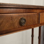 Антикварный столик с откидными полами 1940-х гг. 