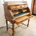 Антикварное бюро-цилиндр из дуба 1880-х гг. 