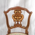 Антикварный стул с контрастной интарсией 1850-х гг. 