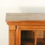 Антикварный книжный шкаф 1880-х гг. 