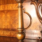 Антикварный ореховый шкаф с открытым ярусом 1870-х гг. 