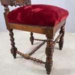 Антикварный стул с резной спинкой 1850-х гг.