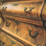 Антикварный голландский шкаф-витрина из ореха
