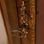 Антикварная витрина в стиле неоклассицизм 1930-х гг.