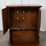 Винтажный шкафчик с ореховым капом на филенках 1960-е гг. 