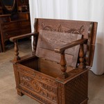 Антикварный скамья-стол с резьбой растительного характера 1900-х гг. 
