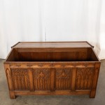 Антикварный сундук в неоготическом стиле 1920-х гг. 