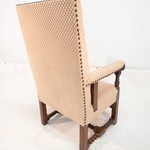 Антикварное кресло с фактурной обивкой 