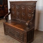 Антикварная скамья с резными розетками 1860-х гг. 