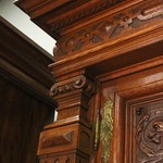 Антикварный немецкий буфет с раскрепованным фасадом и арочной нишей 1870-х гг. 