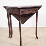 Антикварный столик с резным декором 1890-х гг. 