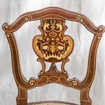 Антикварный стул с контрастной интарсией 1850-х гг. 