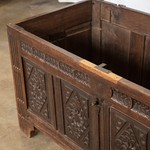 Антикварный сундук с резными филенками 1730-х гг. 