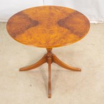 Винтажный стол с фактурным рисунком древесины 1950-х гг.