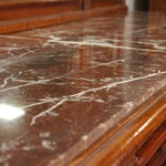 Антикварный сервант с зеркальным полотном и мраморной столешницей 1870-х гг. 