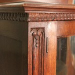 Антикварный буфет с застекленными объемами 1910-х гг. 