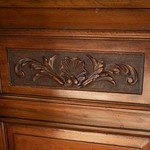 Антикварный книжный шкаф с разомкнутым фронтоном 1880-х гг. 