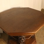 Антикварный столик с резными маскаронами 1900-х гг. 