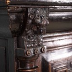 Антикварный шкаф-поставец с витыми колоннами 1670-х гг.