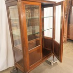 Антикварная витрина в стиле неоклассицизм 1940-х гг. 