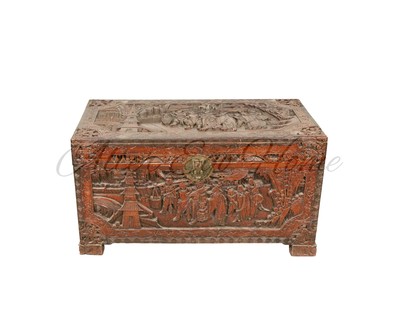 Антикварный китайский сундук с резными композициями 1910-х гг. 