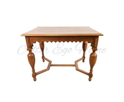 Антикварный стол в стиле неоренессанс 1870-х гг.