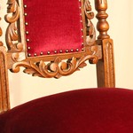 Комплект из 4-х антикварных стульев с гербовым щитком на навершии 1850-х гг. 