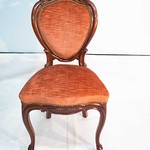 Комплект антикварных стульев с изящными волютами