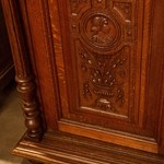 Антикварный буфет в мехеленском стиле с витражной расстекловкой 1860-х гг. 