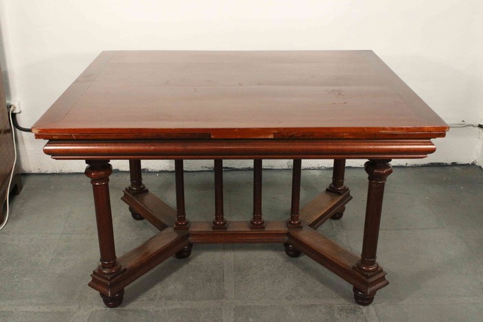 Антикварный стол с балюстрадой 1870-х гг. 