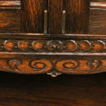 Антикварный сервант с резным убранством 1920-х гг. 